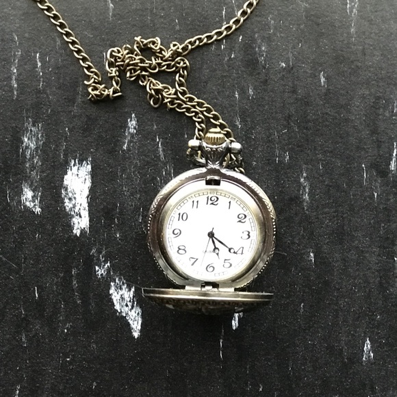 *2/$20* Beautiful  steampunk pocket watch necklace - Picture 3 of 3